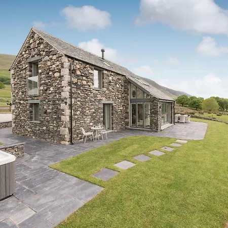 The Hoggest Nyaraló Threlkeld